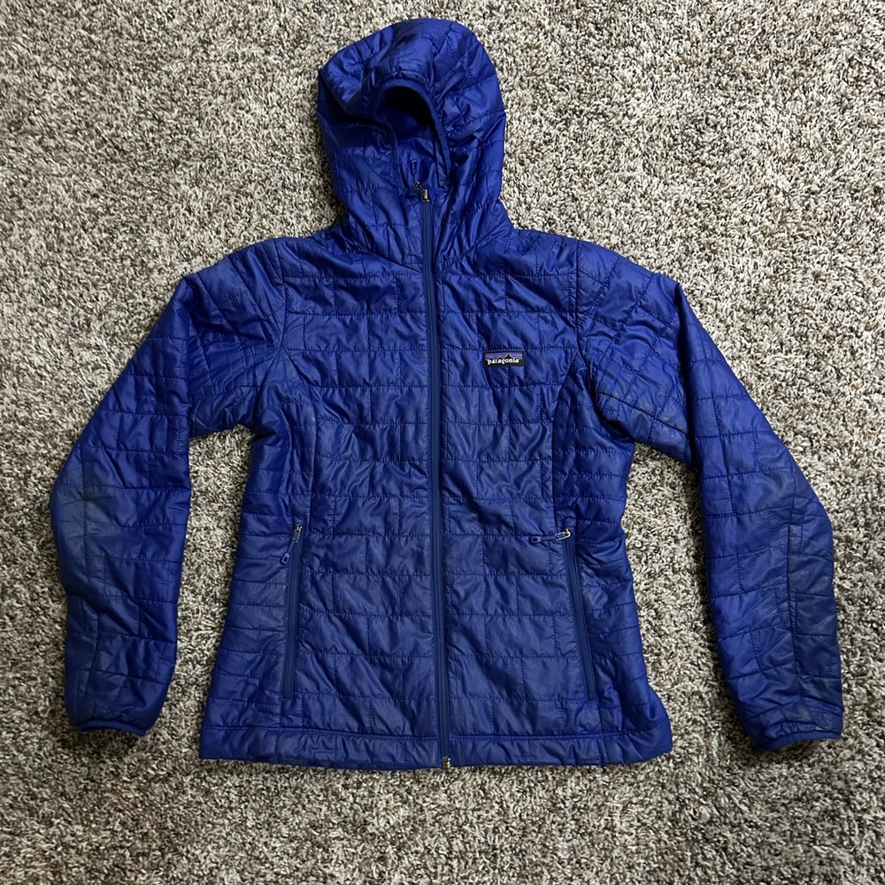 Patagonia Nanopuff with hood
